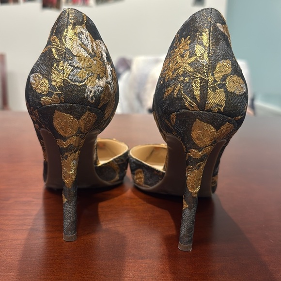 Jessica Simpson gold metallic heels - Picture 3 of 3